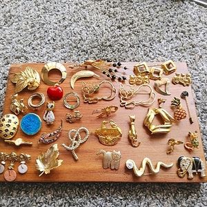 Lot of 35 Goldtone Pins/Brooches